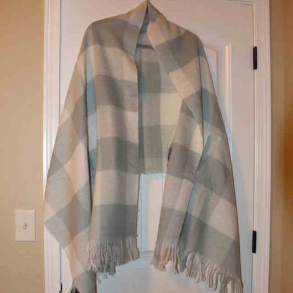 LOFT Plaid Shawl w/ Pockets - One Size